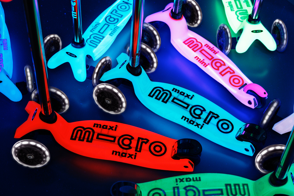 Самокат Maxi Micro Deluxe Glow (светящийся) LED яркий сиреневый