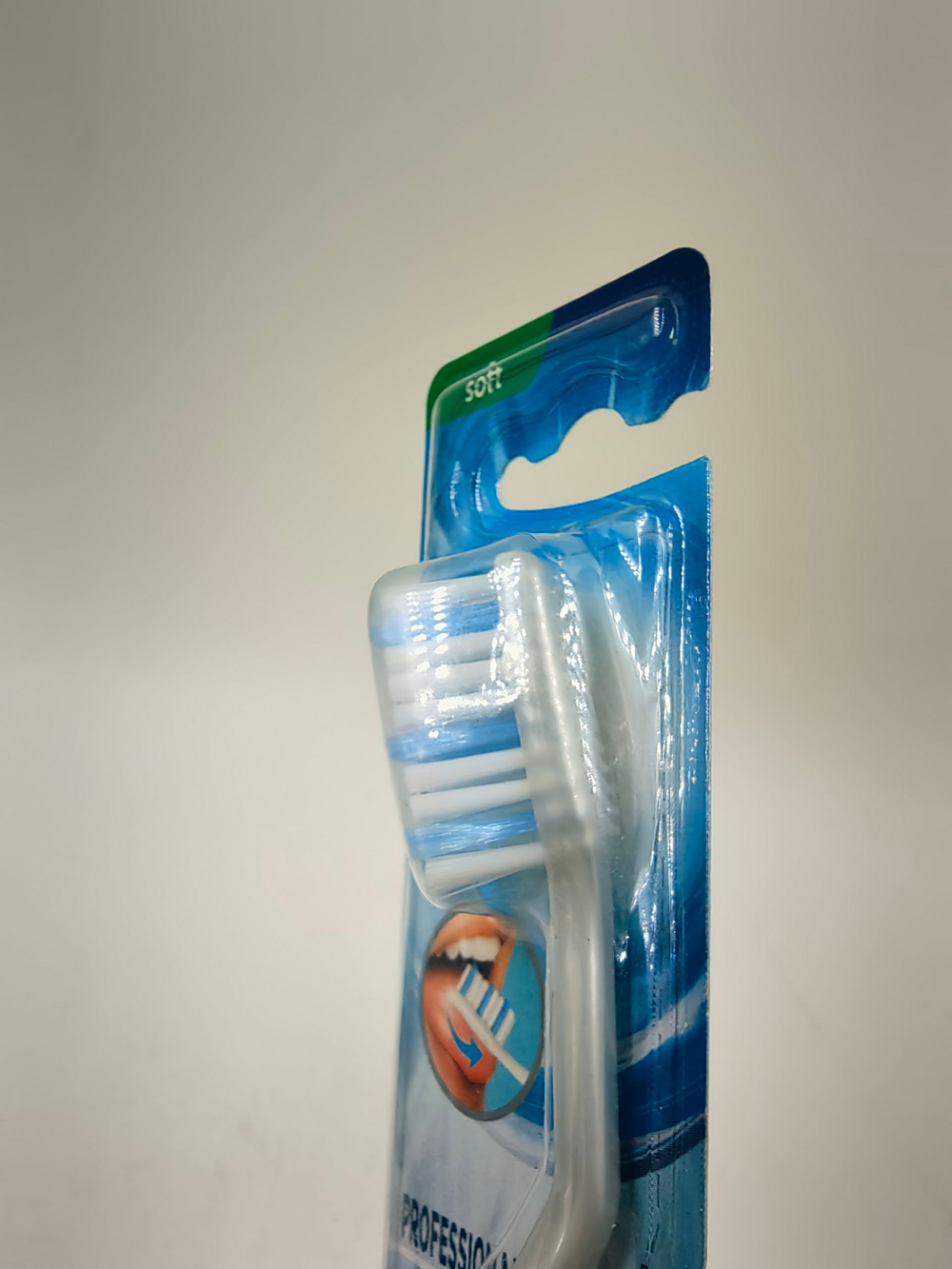 Зубная щетка Pepsodent Soft Professional, мягкая, красная