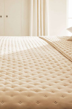 ZARA HOME СТЕГАНОЕ ОДЕЯЛО В ГОРОШЕК, БЕЖЕВЫЙ