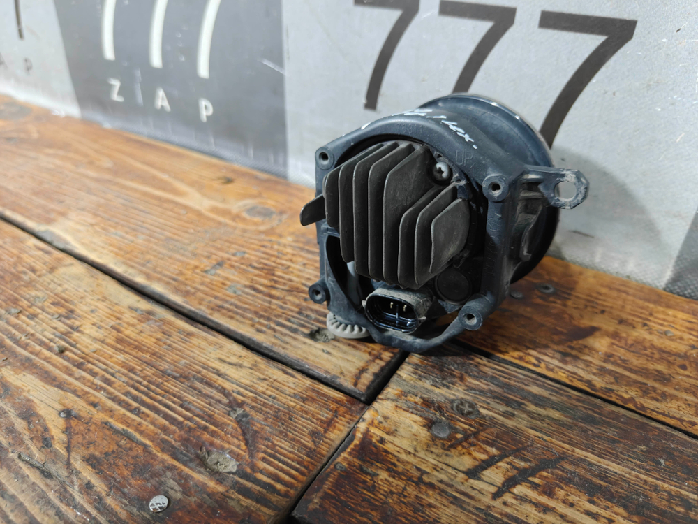 ПТФ передняя правая LED Toyota LC Prado 150, Camry XV70, Land Cruiser 200 Б/У Оригинал 8121048051