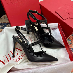 Туфли Valentino Garavani Rockstud