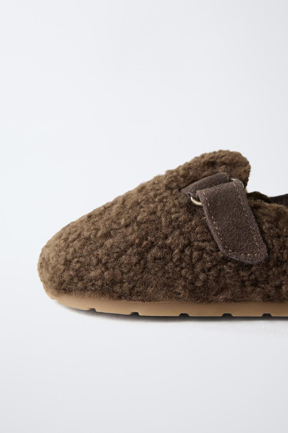 ZARA САБО BAREFOOT ИЗ ОВЧИНЫ, КОРИЧНЕВЫЙ