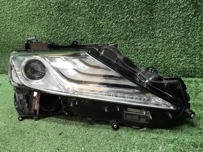 Фара правая Toyota Camry xv70 (2020-н.в.) LED