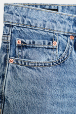 Z1975 УКОРОЧЕННЫЕ ДЖИНСЫ С СРЕДНЕЙ ЛИНИЕЙ ТАЛИИ - ZARA