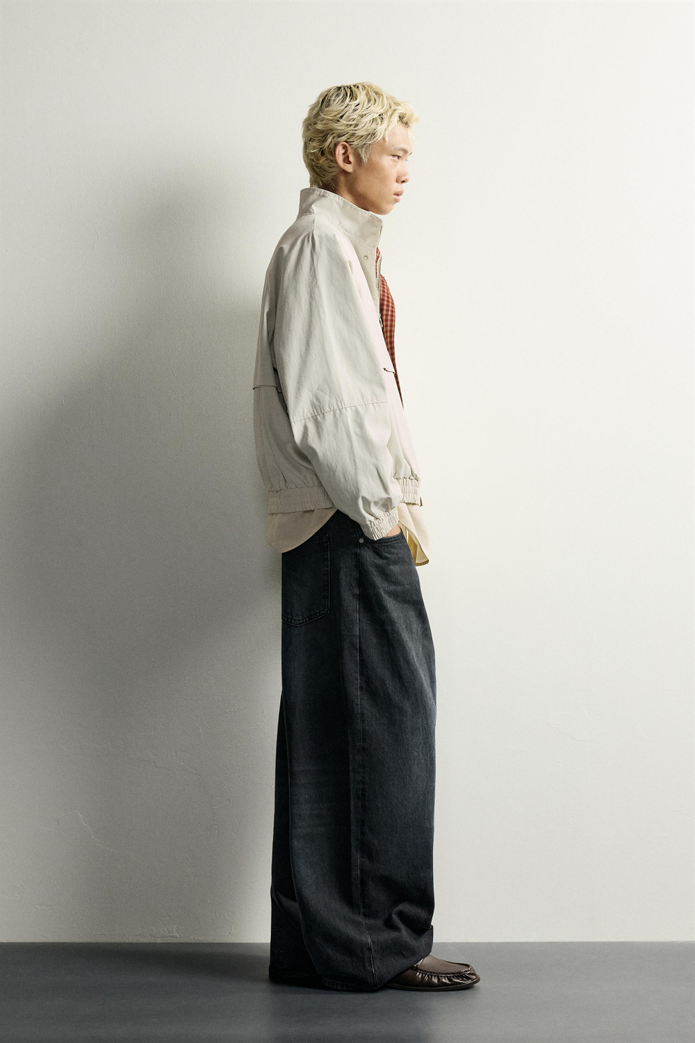 КУРТКА RELAXED FIT С КОНТРАСТНЫМИ ЭЛЕМЕНТАМИ — ZARA