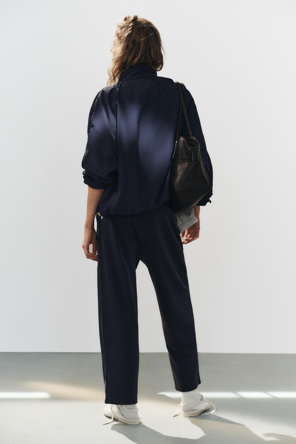 ХЛОПКОВЫЕ БРЮКИ С КАРМАНАМИ — ZARA