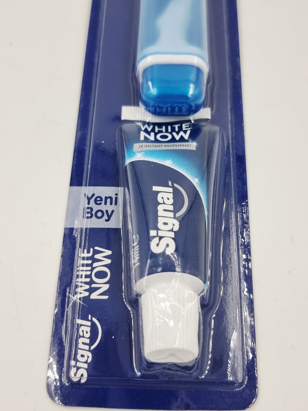 Signal Набор Travel Set Зубная паста White Now отбеливающая 14 мл и зубная щетка 1 шт.