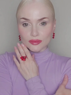 Кольцо коктейльное Мираж с красными кубиками Swarovski