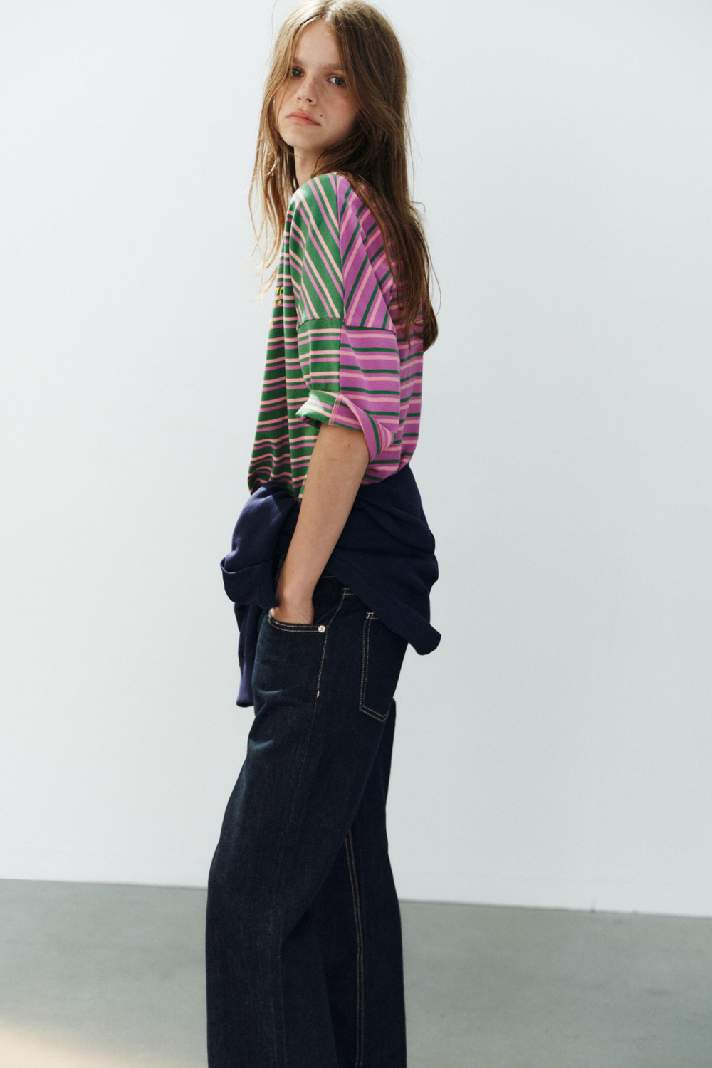 ФУТБОЛКА OVERSIZE В ПОЛОСКУ С НАДПИСЬЮ — ZARA