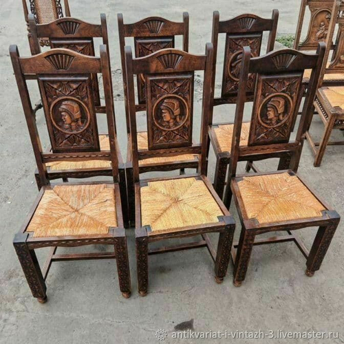 Старинные стулья с ротангом