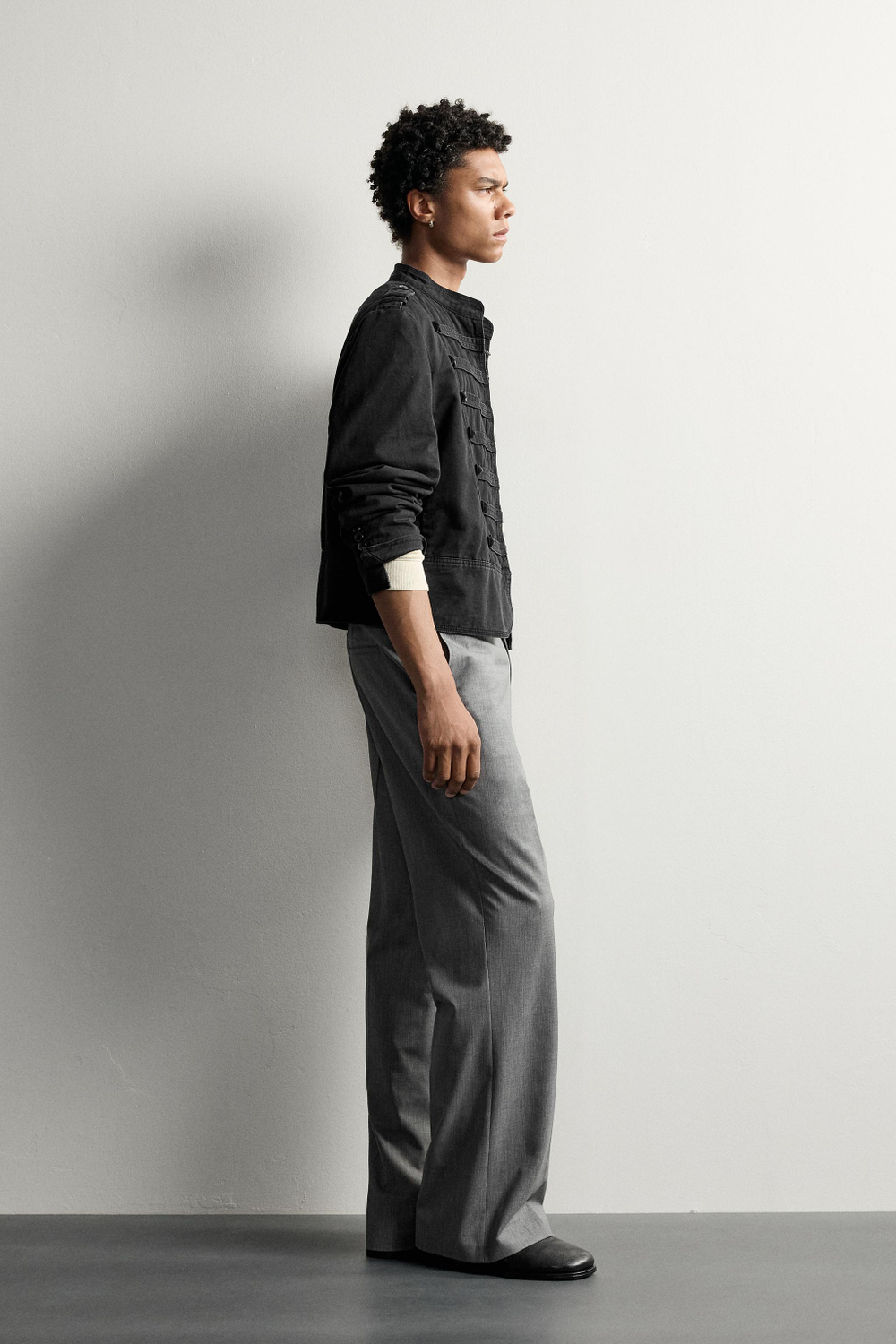 УКОРОЧЕННАЯ КУРТКА С ПОГОНАМИ — ZARA · 3715/811