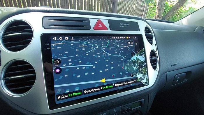 Магнитола для Volkswagen Tiguan 1, Golf Plus (любая аварийка, рамка серебро) - Kuberg OL-9908-1 QLed+2K, Android 12, Быстрая, CarPlay, 4G SIM-слот