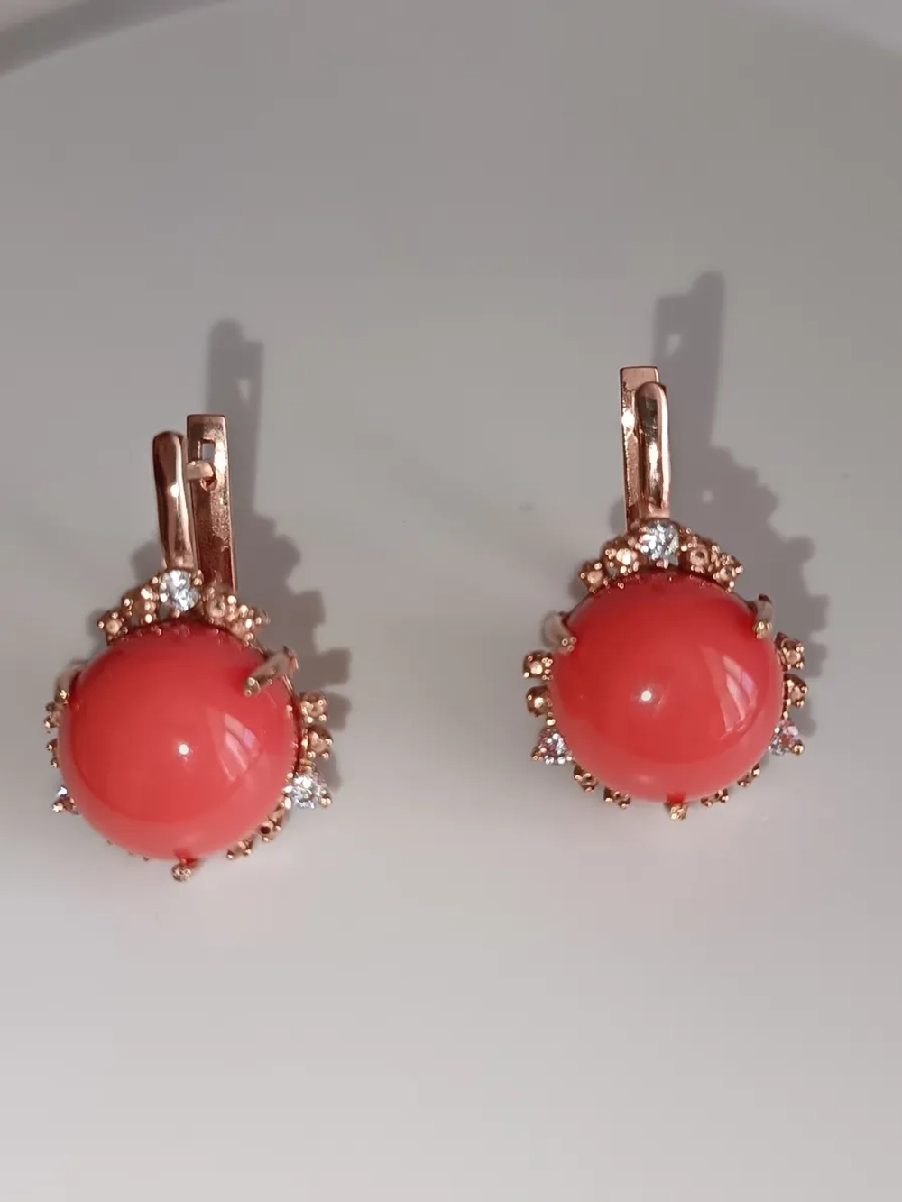 Серьги бижутерные с кораллом прессованным