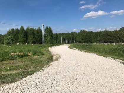 В «Усадьбе Романово» выполняется досыпка нескольких участков внутрипоселковых дорог щебнем мелкой фракции