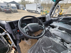 ISUZU ELF 4.5 т. эвакуатор со сдвижной платформой салон