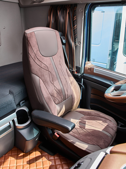 Чехлы Люкс DAF XF 106 (экокожа, коричневый цвет, коричневая вставка)