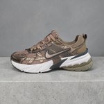 Nike V2K Runtekk • Brown