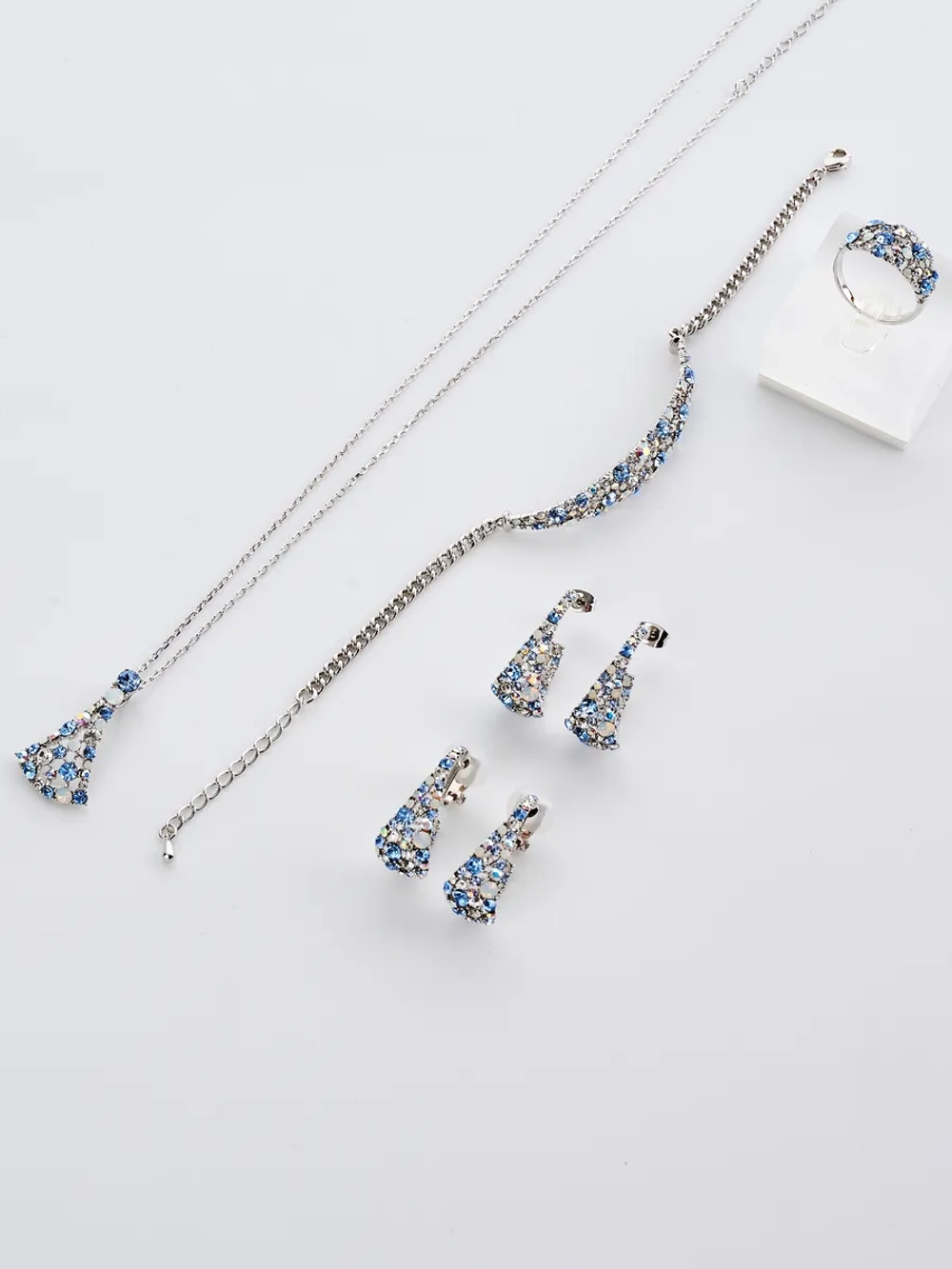 Кольцо Россыпь из голубых камней Swarovski