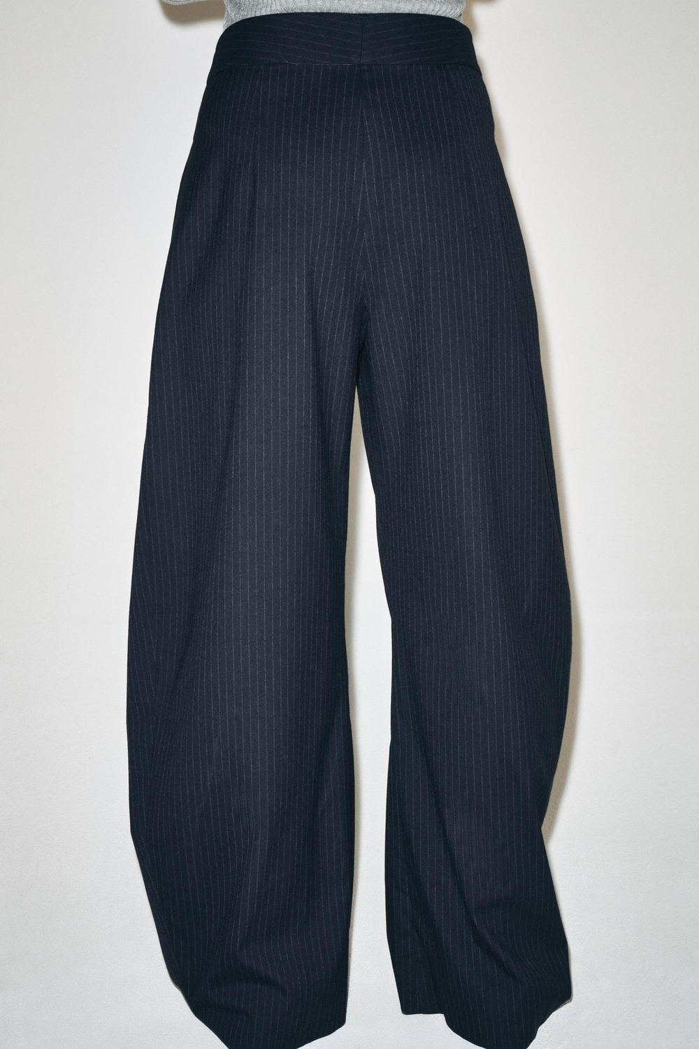 ZARA БРЮКИ СО СКЛАДКАМИ — ZW COLLECTION, МОРСКОЙ СИНИЙ