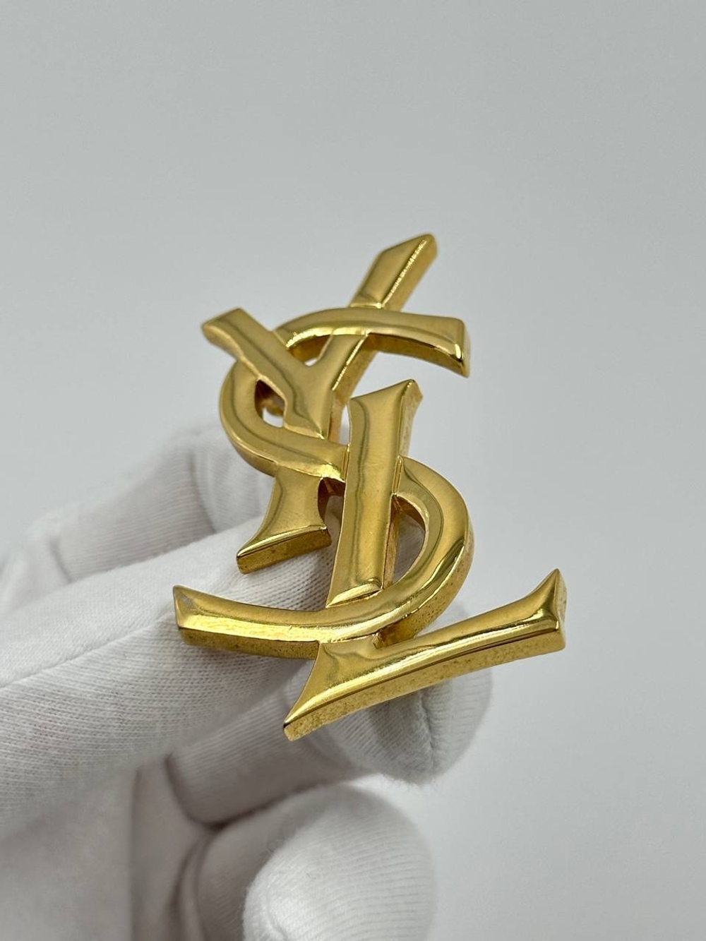 Брошь лого Yves Saint Laurent