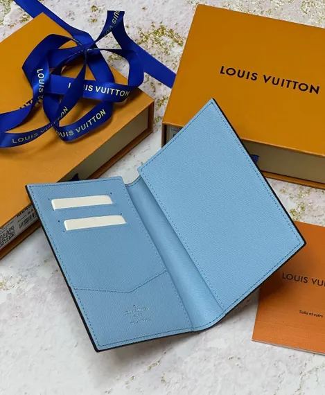 Обложка для паспорта Louis Vuitton Vivienne Holidays