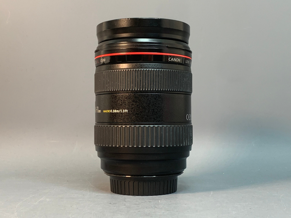 Canon EF 24-70mm 2.8 L USM, немного туго вращаются кольца зума и фокусировки