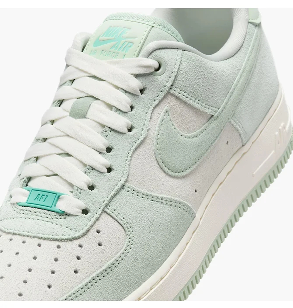 Кроссовки женские NIKE WMNS AIR FORCE 1 '07 SE TRK3