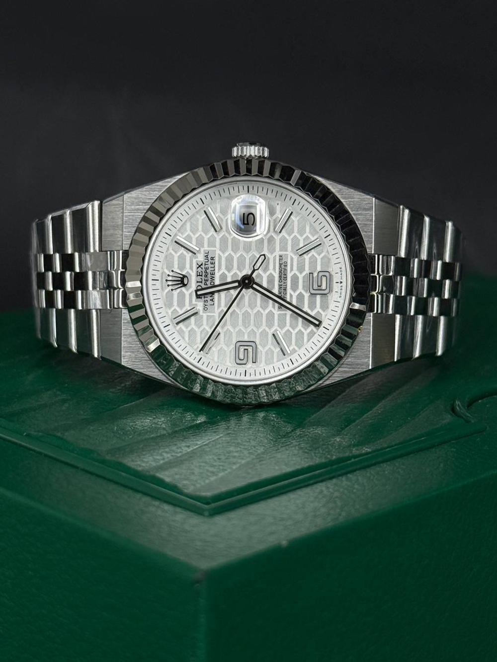 Часы Rolex Land-Dweller Deep White Dial Honeycomb Decor