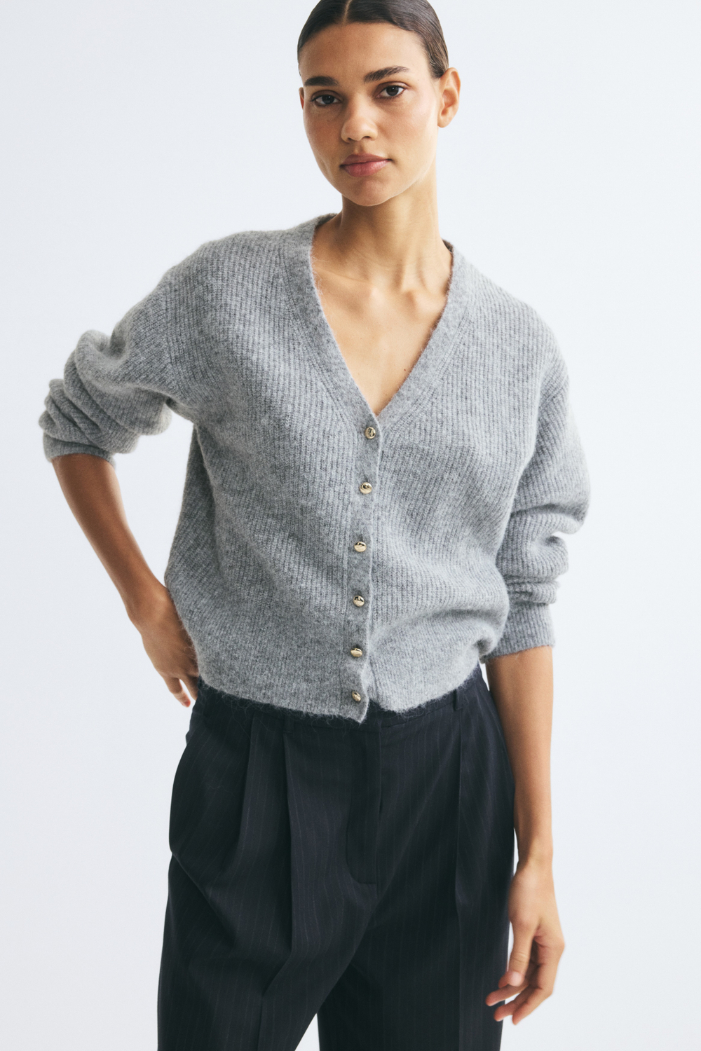 Кардиган в резинку с V-образным вырезом - H&M