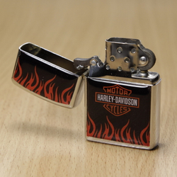 Зажигалка сувенирная Harley-Davidson ( лого в огне )