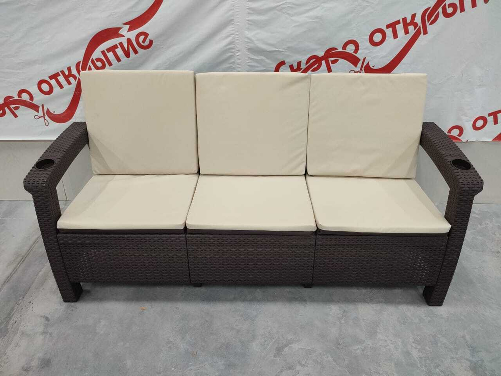Трехместный диван Yalta Sofa 3 Seat без подушек