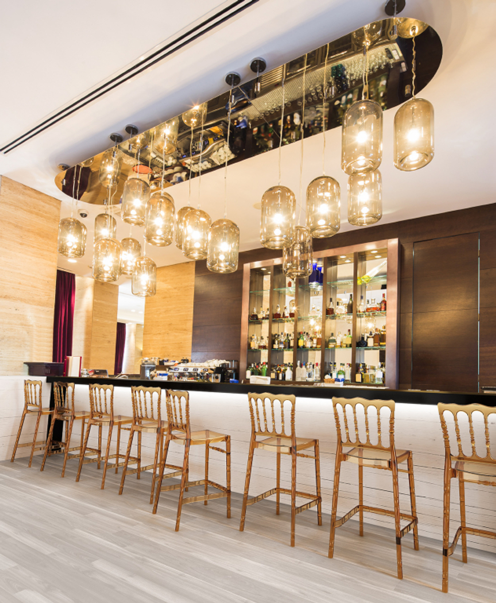 Стул прозрачный полубарный Siesta Contract Opera Bar 65, янтарный