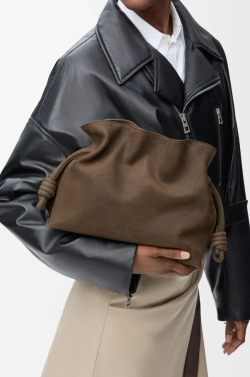 Loewe Средняя сумка-клатч Flamenco из зернистой нубуковой кожи, коричневый