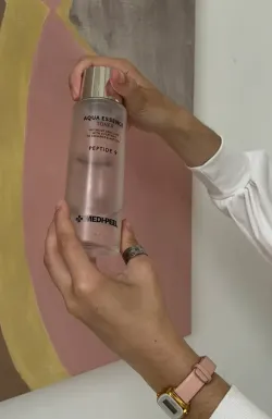 MEDIPEEL Пептидный тонер-эссенция для зрелой кожи Aqua Essence Toner 250 ml. (Срок годности до 15.04.2028)