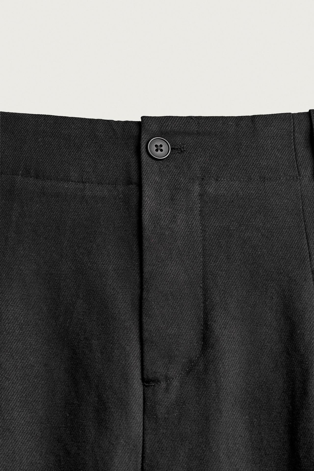ZARA БРЮКИ ИЗ ЛИОЦЕЛЛА И ХЛОПКА СО СКЛАДКАМИ, ЧЕРНЫЙ