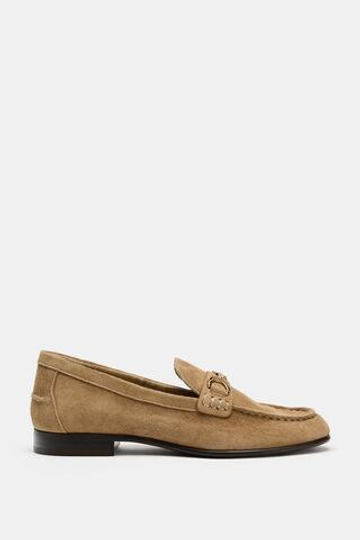 ZARA ЗАМШЕВЫЕ ЛОФЕРЫ С МЕТАЛЛИЧЕСКОЙ ДЕТАЛЬЮ, БЕЖЕВЫЙ