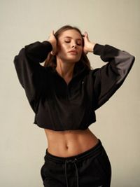 Укороченная толстовка