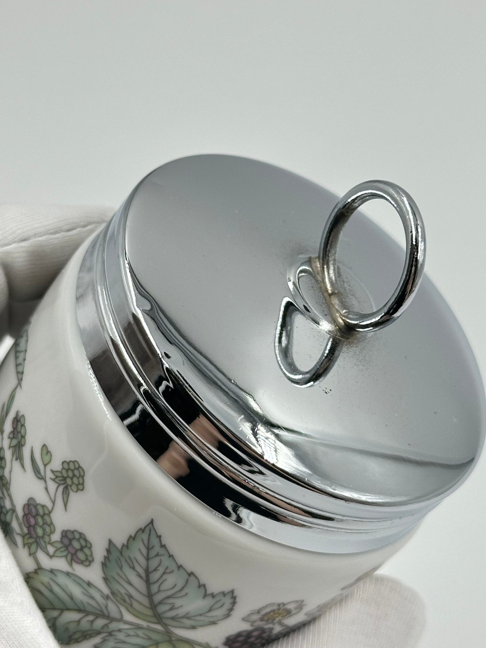 Кодлер на 2 яйца Royal Worcester, Lavinia