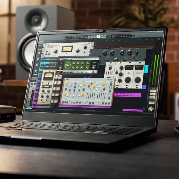Universal Audio Volt 876 Silver