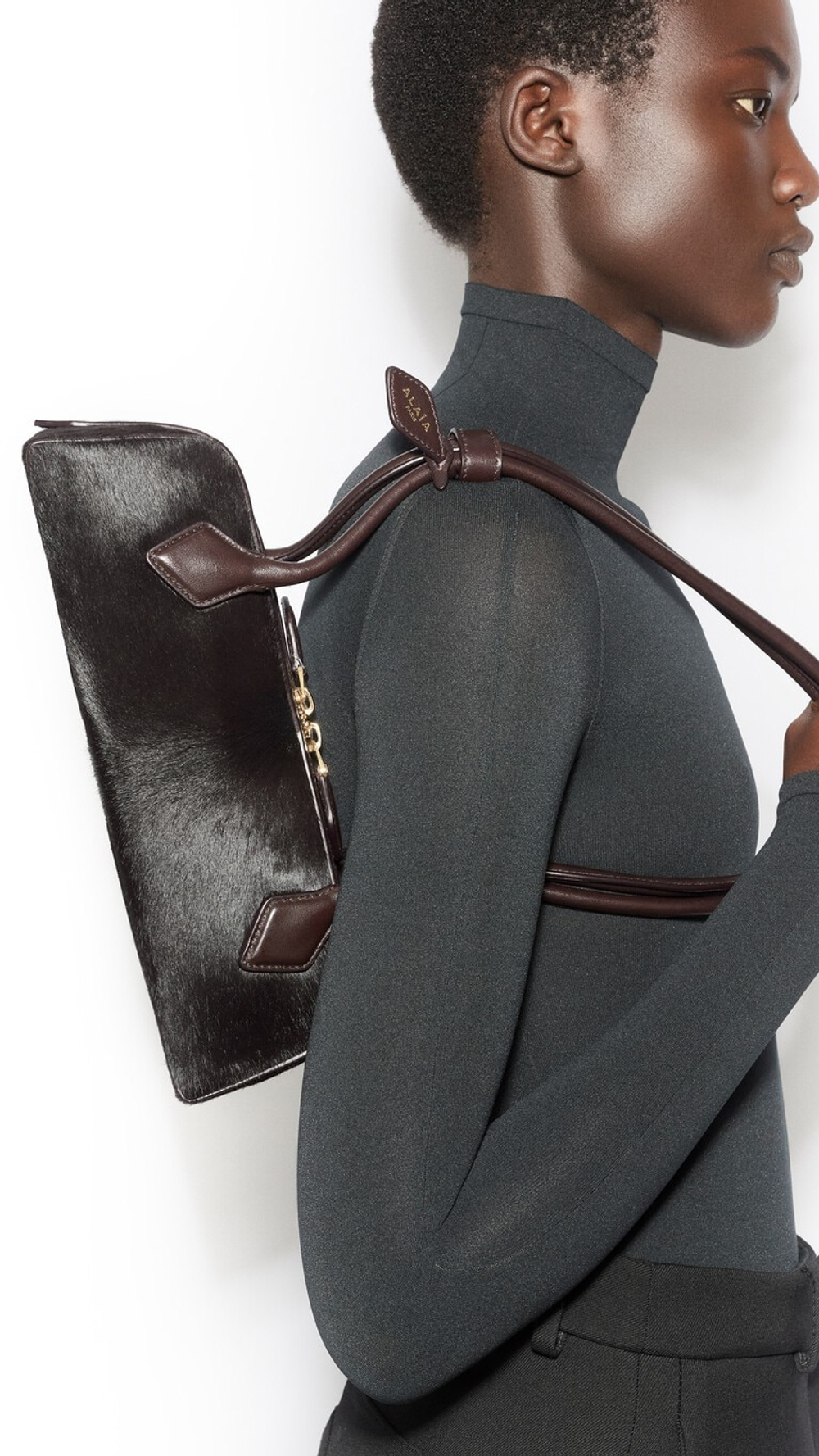 ALAÏA МАЛЕНЬКАЯ СУМКА LE TECKEL ИЗ НАТУРАЛЬНОЙ КОЖИ, ШОКОЛАДНЫЙ