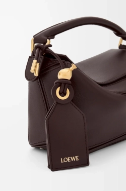 Loewe Сумка-мини Puzzle Featherlight из овечьей кожи наппа, темно-каштановый