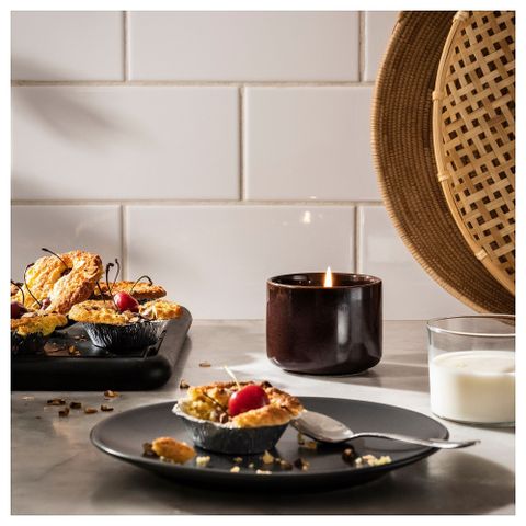 Свеча ароматическая IKEA KOPPARLONN (КОППАРЛОНН), Вишня, миндаль и шафран, Коричнево-красный, 25 часов