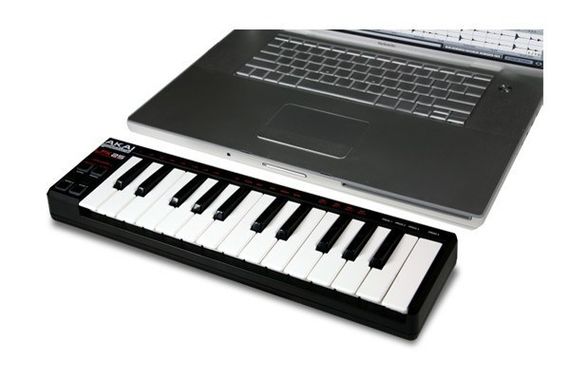 AKAI PRO LPK25