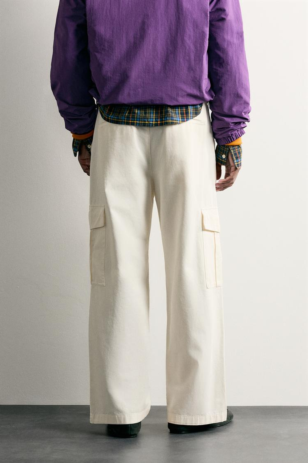 ZARA БРЮКИ КАРГО RELAXED FIT, ЖЕЛТОВАТО-БЕЛЫЙ