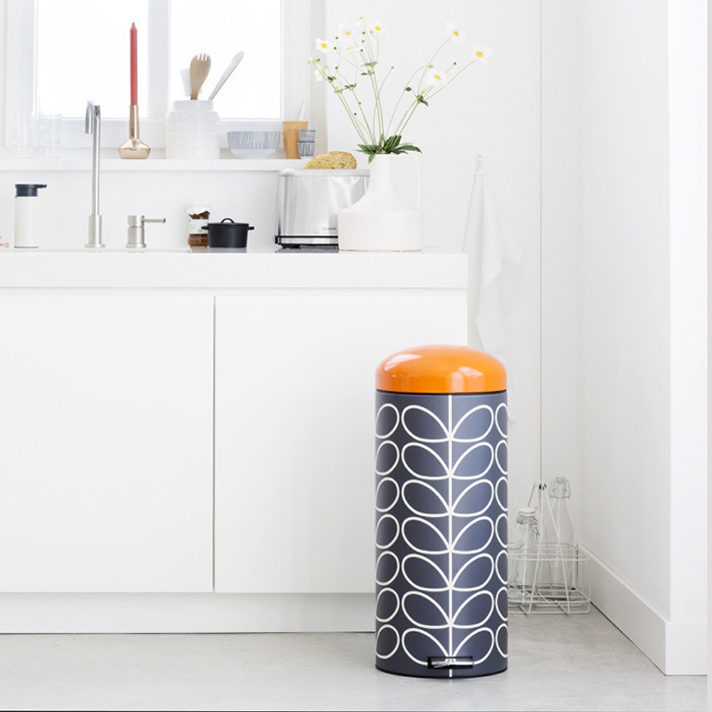 Ведро Brabantia Orla Kiely 30л темный графит в интерьере