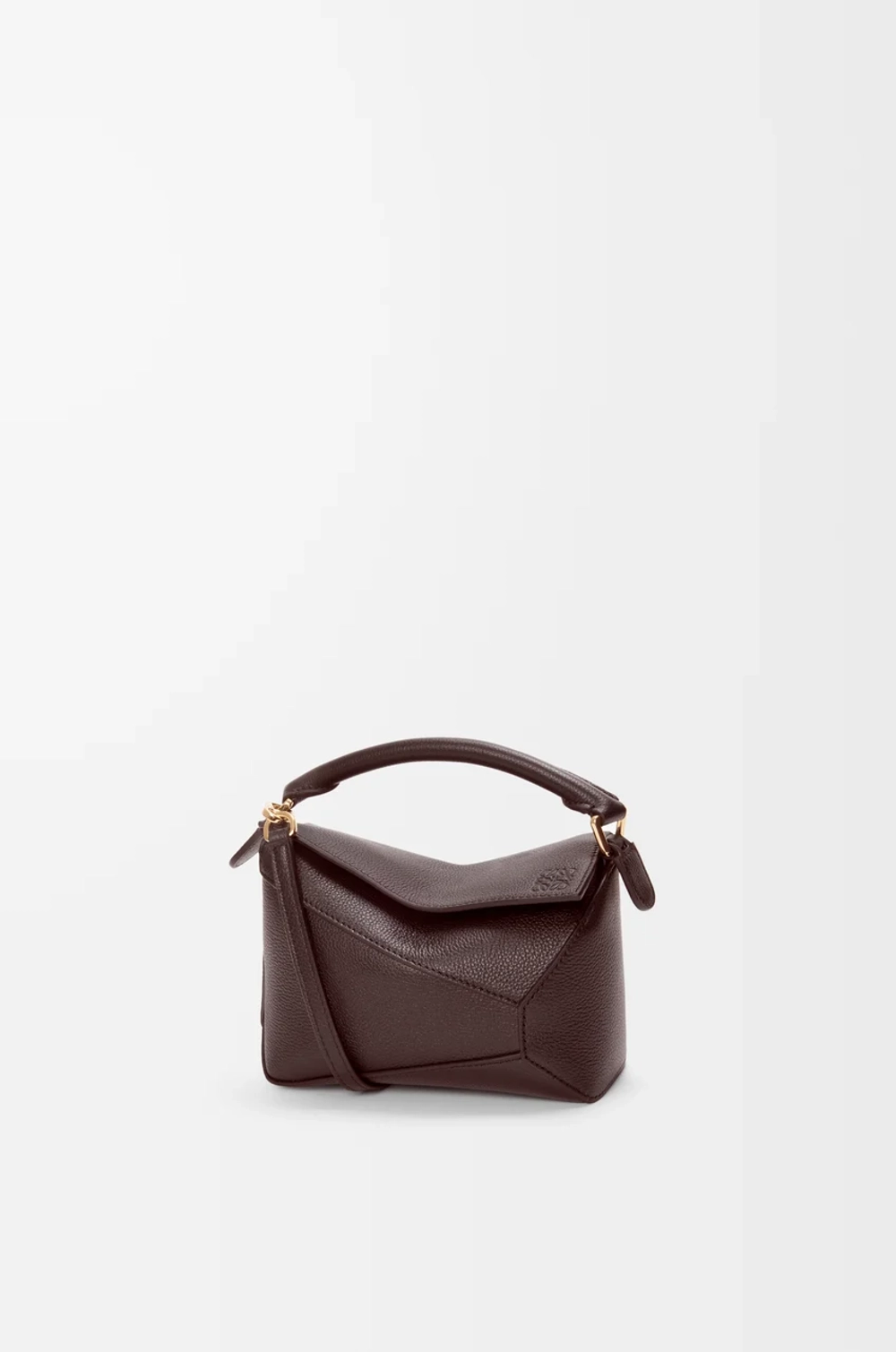Loewe Мини-сумка Puzzle Edge из мягкой зернистой телячьей кожи, темно-каштановый