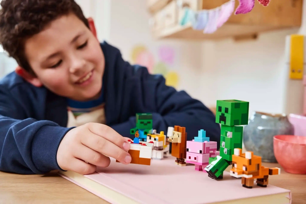 Конструктор LEGO Minecraft 21281 Празднование дня рождения поросенка