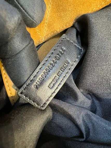 Замшевая сумка через плечо Saint Laurent Jamie, украшенная стежкой CARRÉ RIVE GAUCHE.