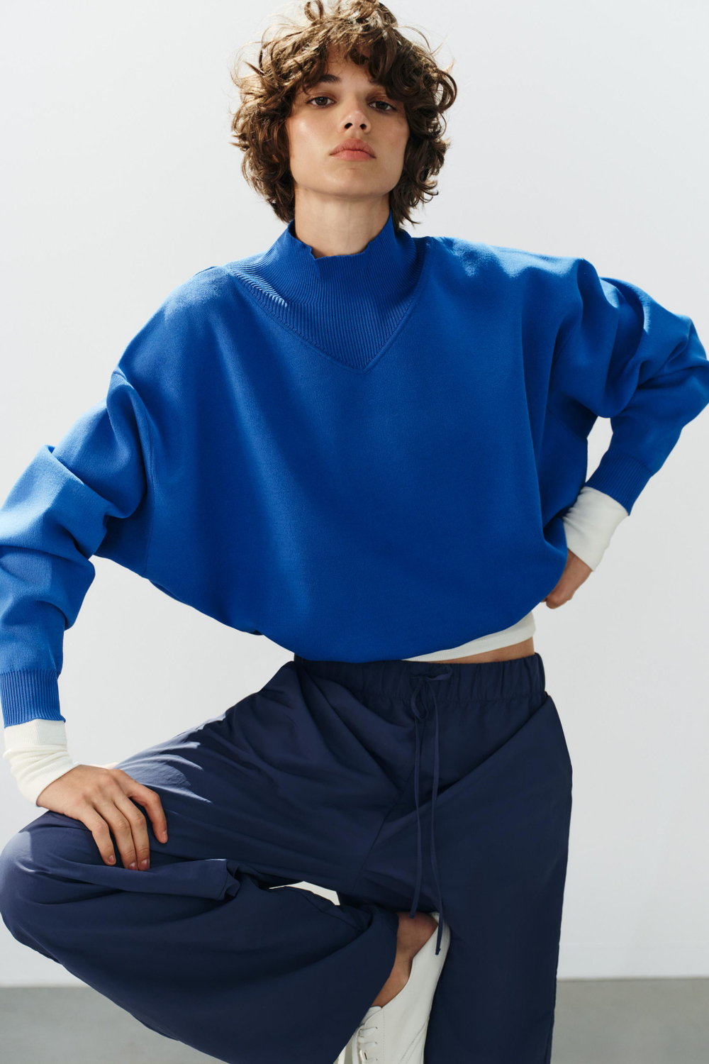 СВИТЕР С ОБЪЕМНЫМ НИЗОМ — ZARA