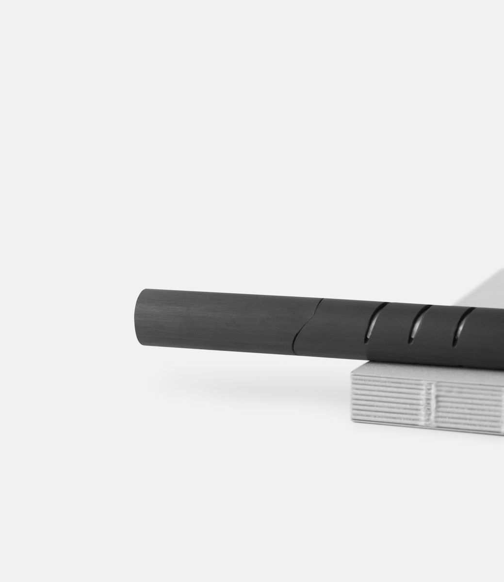 Lucio Rossi Design Ultra — перьевая ручка из карбона
